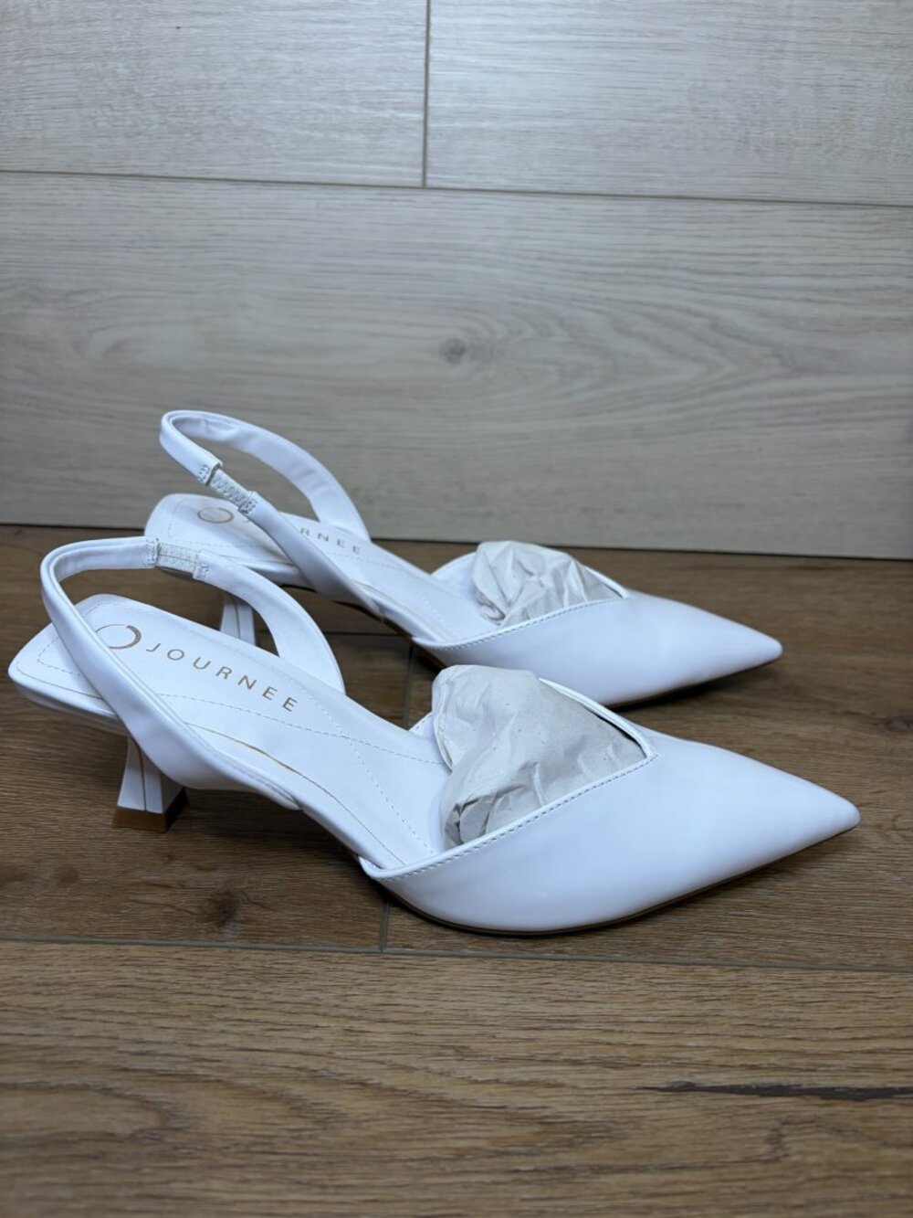 Journee Collection Fallon White Pointed Toe Slingback Heels 7 M